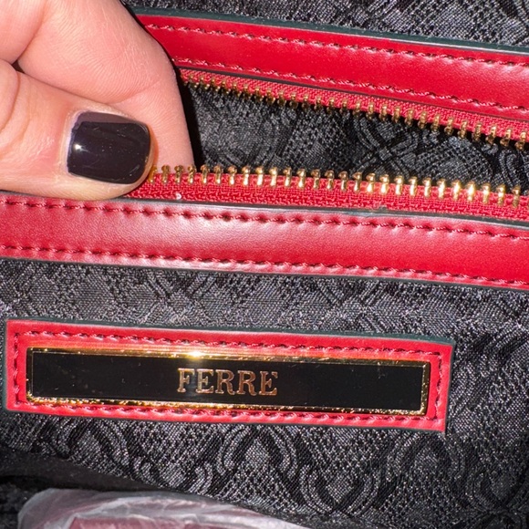 new Gianfranco Ferre bag - Picture 6 of 14